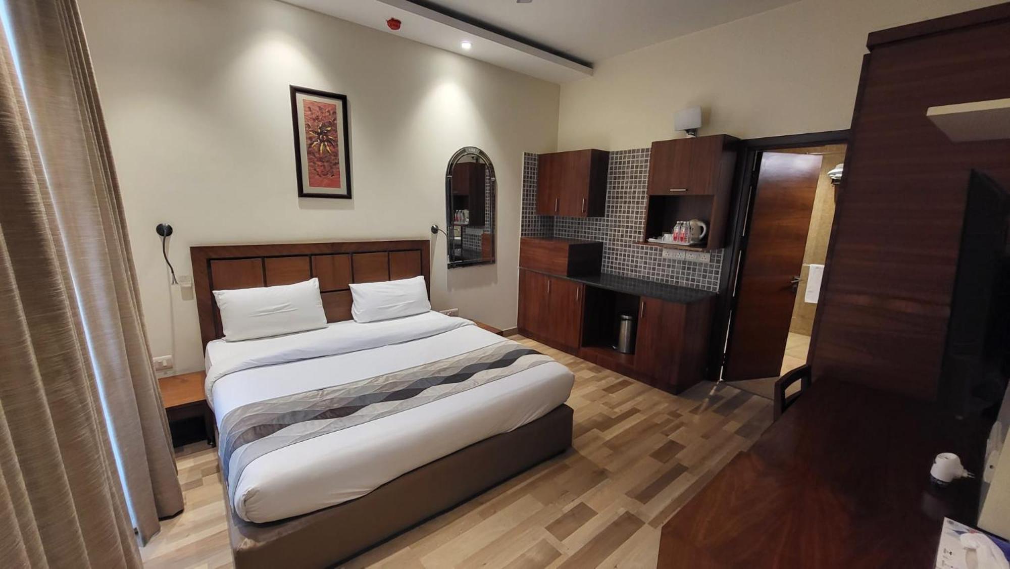 Uds Villa Scandinavian B&B - Next To Vfs Нью-Дели Экстерьер фото